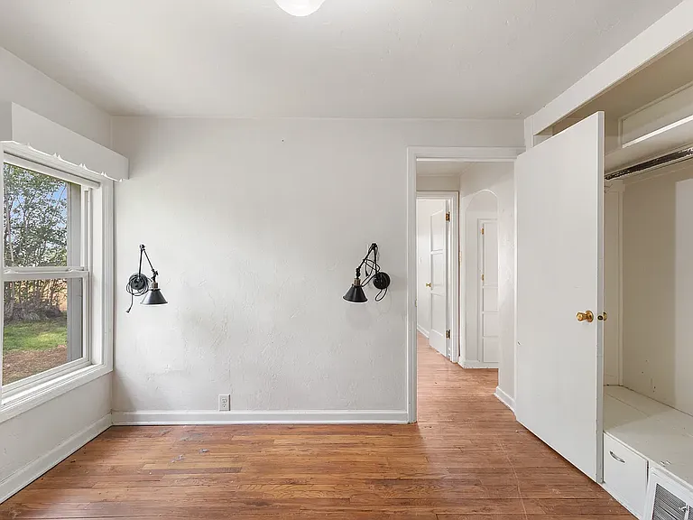 1136 S Adell Ave — Photo 22