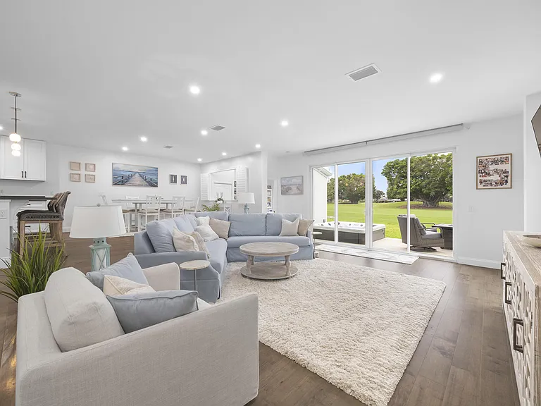 17235 Bay St — Photo 4
