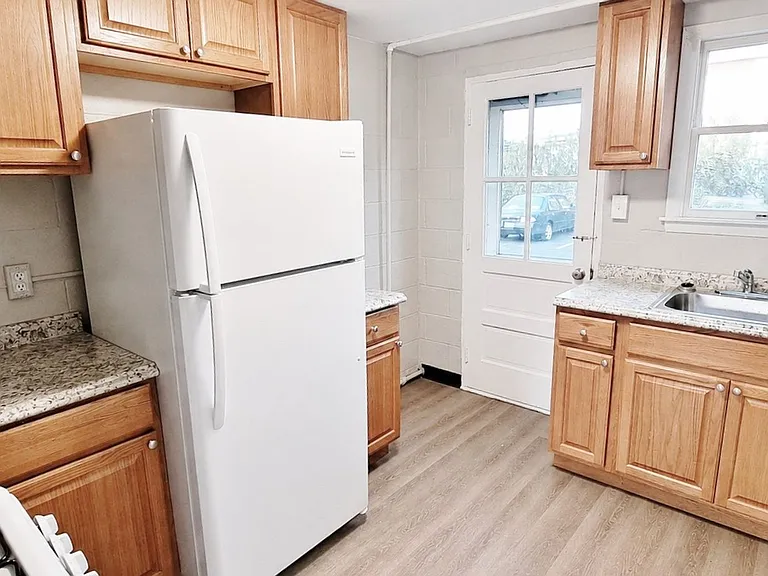 240 W High St — Photo 4