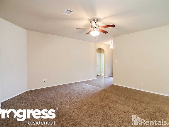 5th image of 2721 Leslie Ln