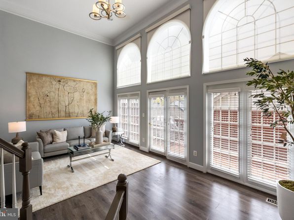 2517 Hunton Pl, Alexandria, VA 22311