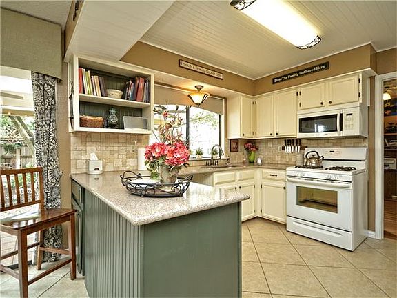5th image of 2703 Quanah Dr