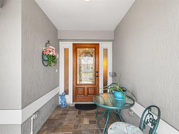 3rd image of 510 EASTLAKE DR