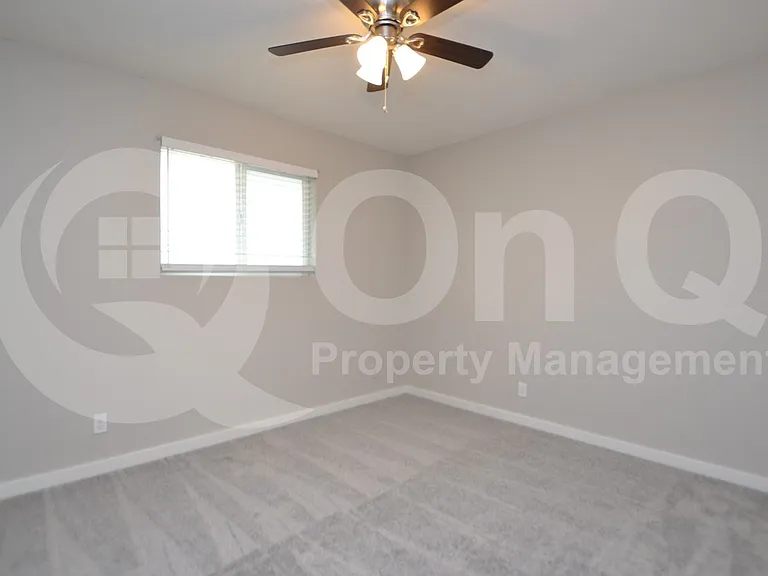 2210 W Devonshire Ave #8 — Photo 11