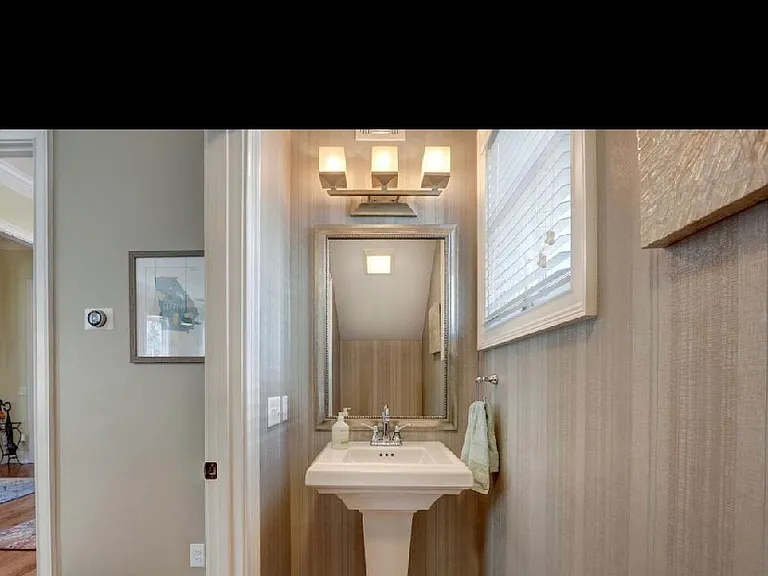 212 Houston St — Photo 12