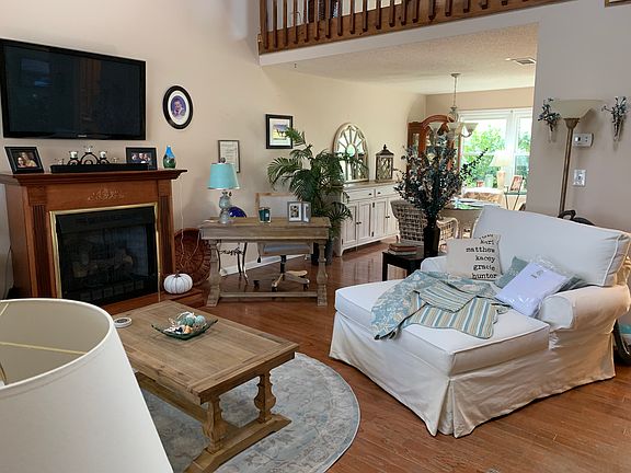 5th image of 1298 Warner Hall Dr