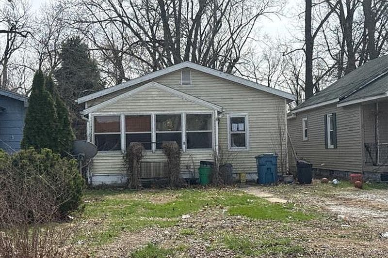 1st image of 2316 Richards Ln