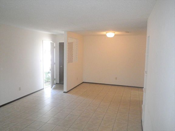 2nd image of 1614 Green Briar Pkwy APT 1