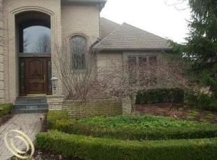 5604 Clearview Dr, Troy, MI 48098