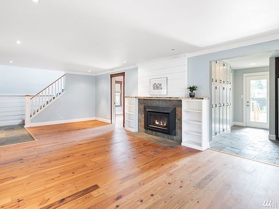 3rd image of 9617 Maple Ave SW