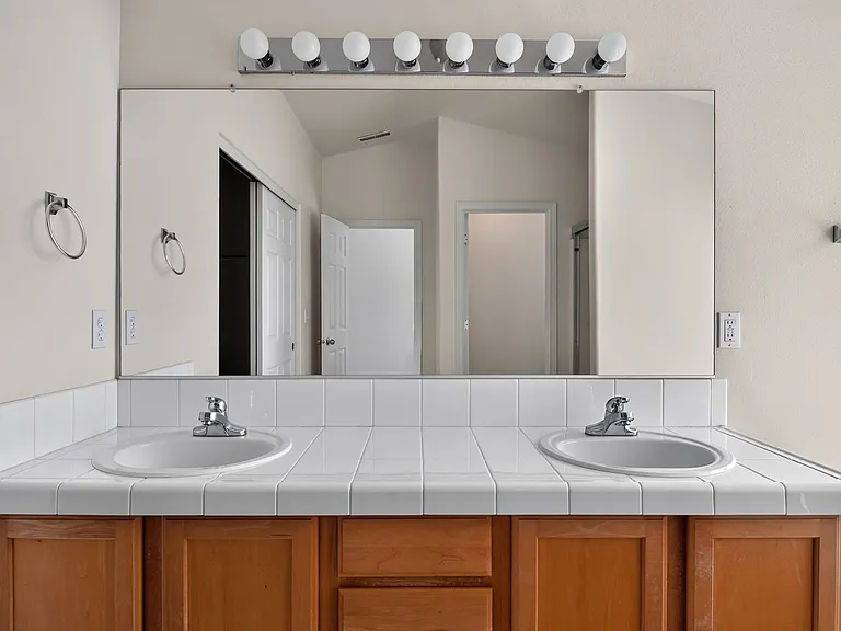 1506 SE Kobus Way — Photo 16