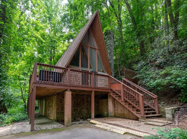 913 Ski Mountain Rd, Gatlinburg, TN 37738