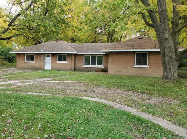 1035 W Stanley Rd, Mount Morris, MI 48458