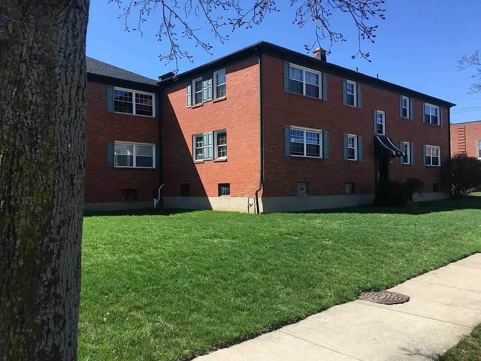 21 Stoneleigh Ave #3