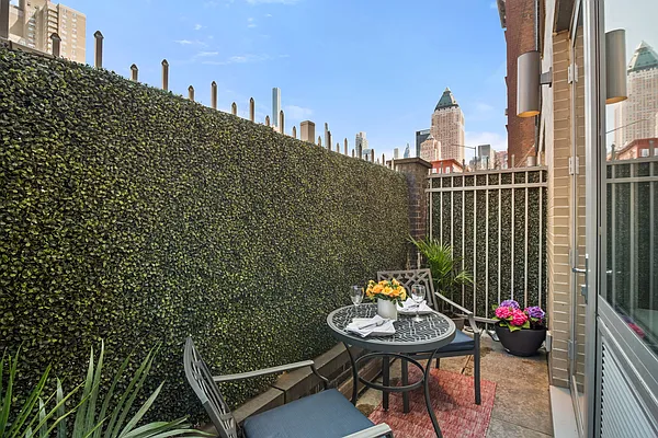 Sold by Compass | media 1