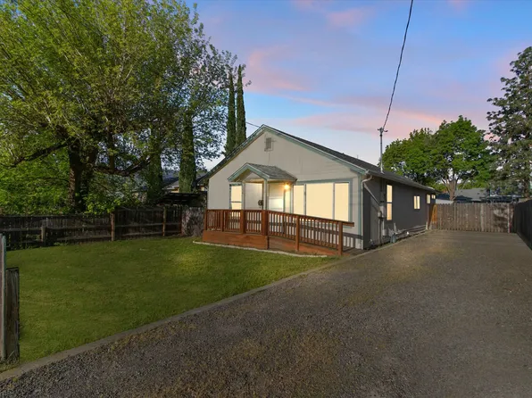 32 Lincoln St, Ashland, OR 97520