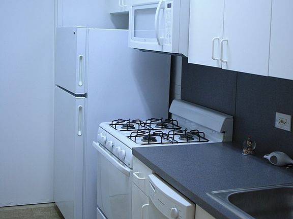 2nd image of 420 E 55th St