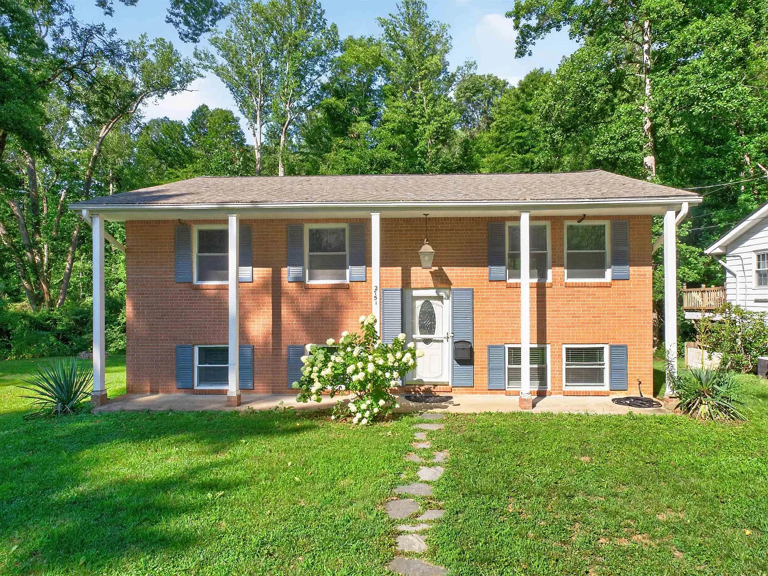 4 bed, 3.0 bath, 2017 sqft, $2,700 — Photo 1