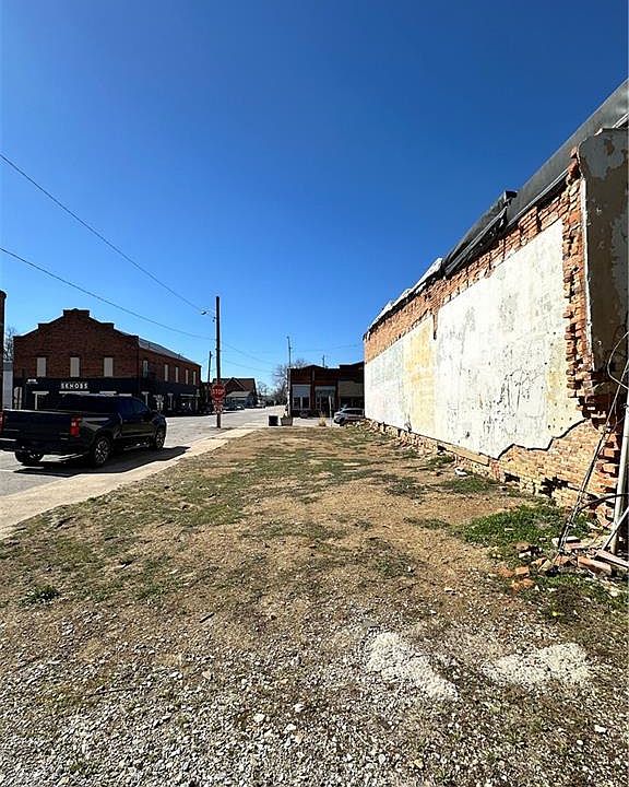 2nd image of 102 N State St