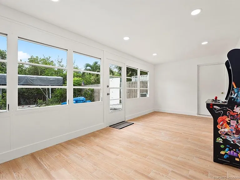 30 SW Hideaway Pl — Photo 12