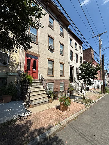 31 Elm St #GARDEN Photo 1 31 Elm St #GARDEN Photo 1
