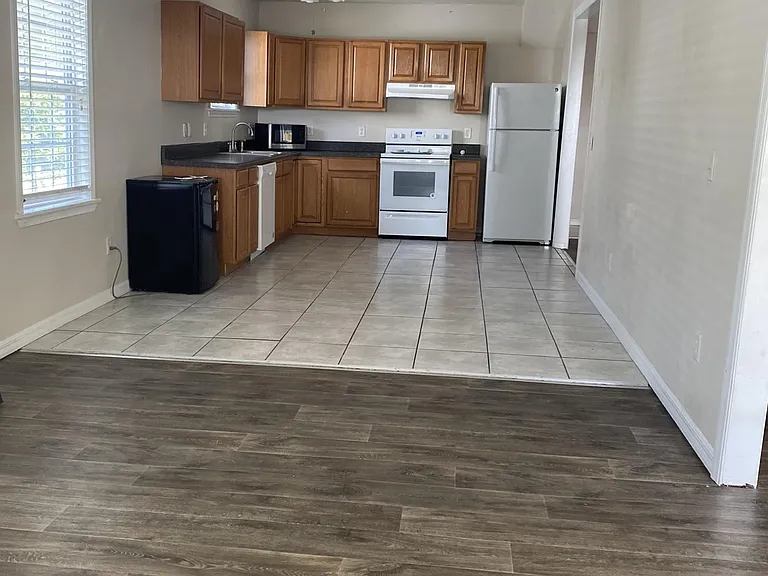 88 Chapin St — Photo 2