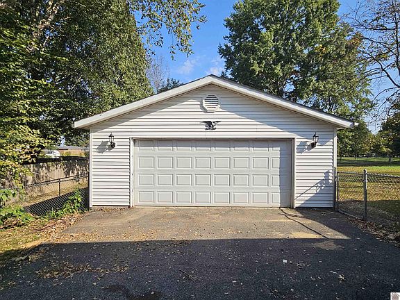 4th image of 7031 Shawn Ln