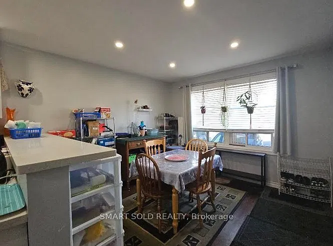 711 Dunlop St W — Photo 3
