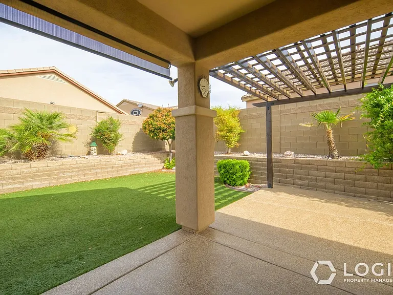 2445 E White Horse Dr — Photo 4