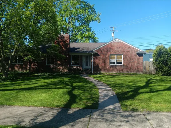 967 Washington Rd, Grosse Pointe, MI 48230