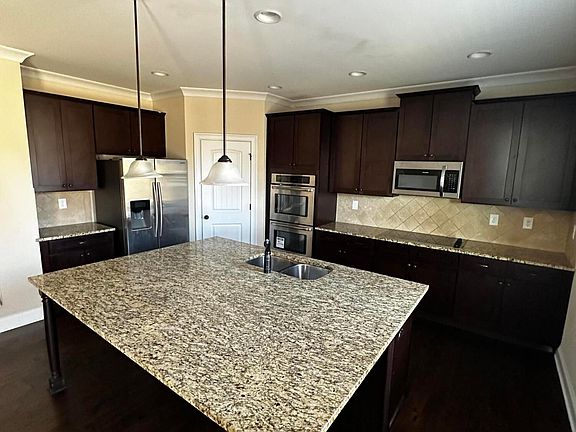3rd image of 1504 Driftwood Ln