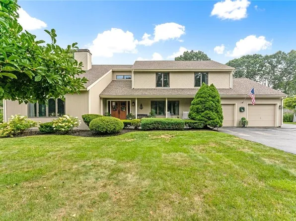 54 Kickemuit Ave, Bristol, RI 02809