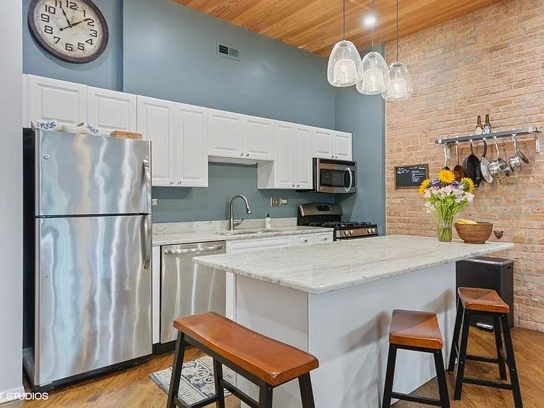 2015 W Willow St #102 — Photo 4