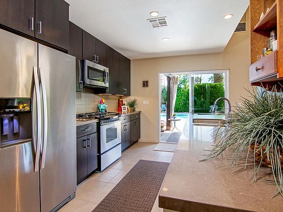 3rd image of 550 N Burton Way