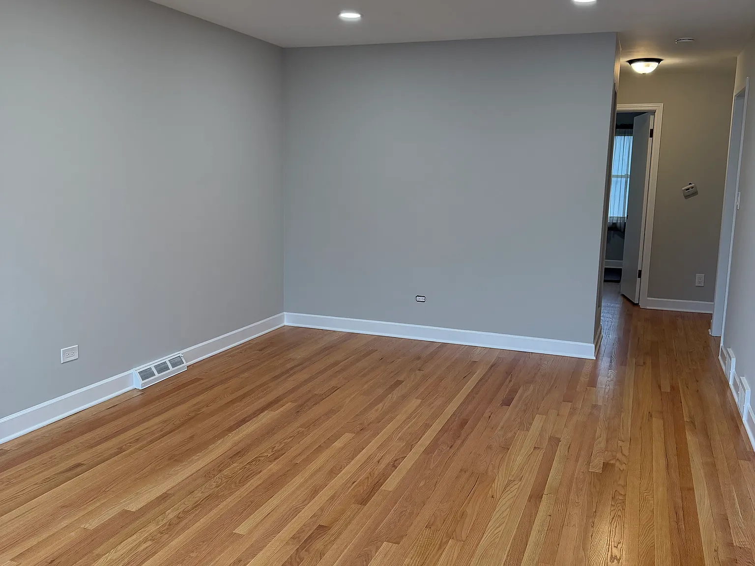 4614 Scott St — Photo 4