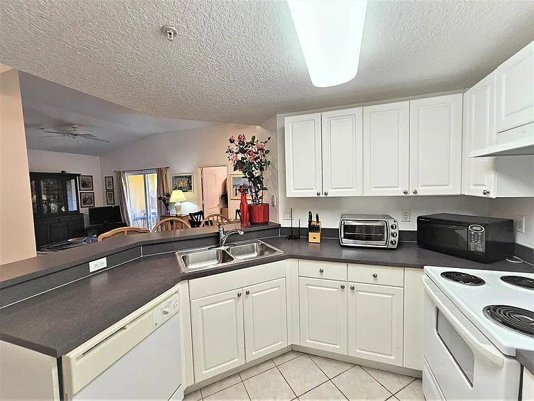 5050 Fairways Cir #301 — Photo 6