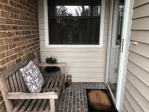 4th image of 2458 Country Club Dr