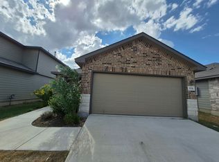 156 Middle Green Loop, Floresville, TX 78114