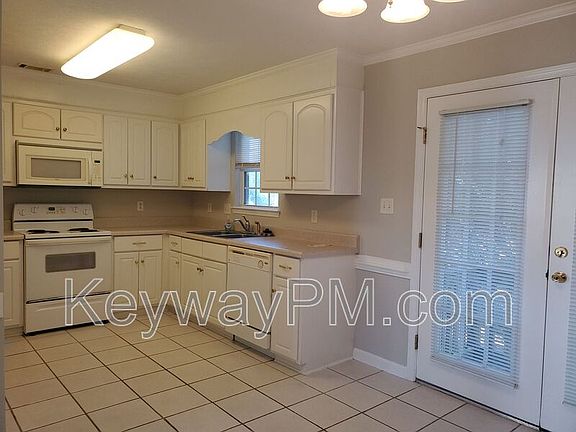 3rd image of 2009 Darwood Dr