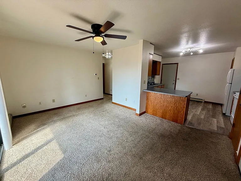 1216 N Point Dr — Photo 6