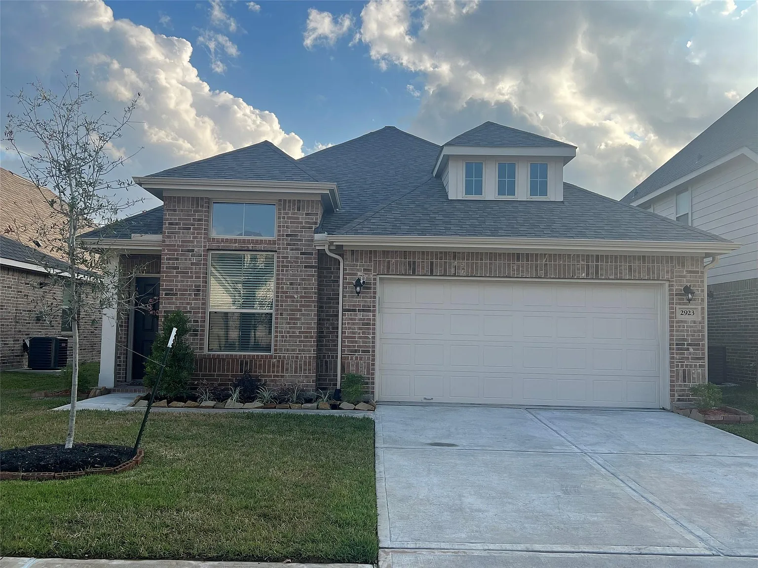4 bed, 2.0 bath, 1787 sqft, $2,200 — Photo 3