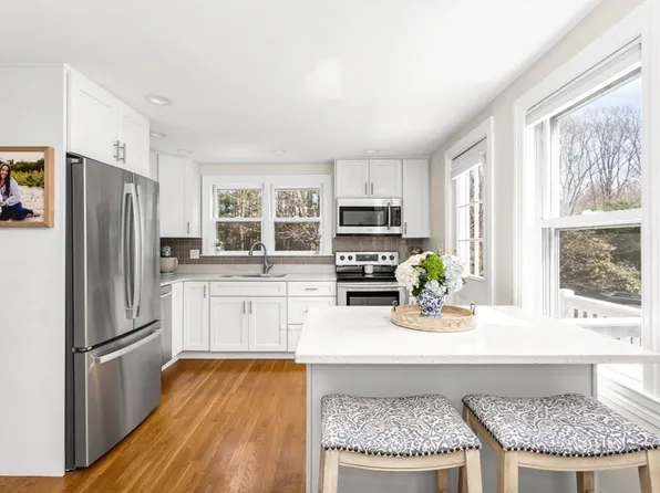 150 Central St, Foxboro, MA 02035