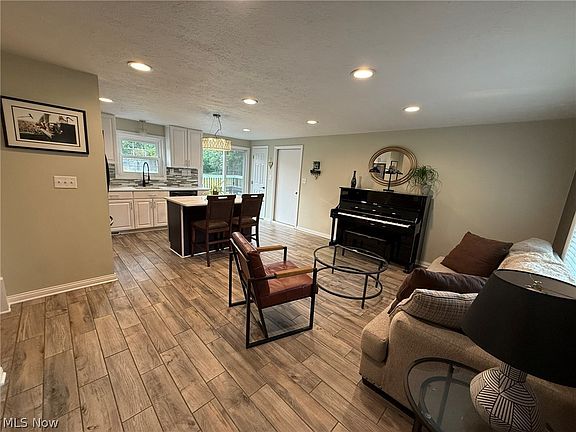 5th image of 5075 Jaycox Rd