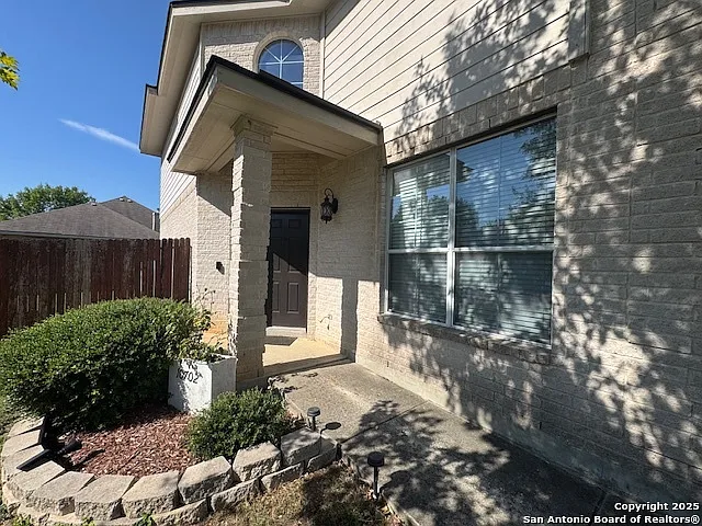 4 bed, 2.5 bath, 2128 sqft, $2,095 — Photo 2