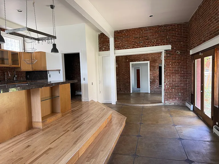 415 W 4th Ave — Photo 7