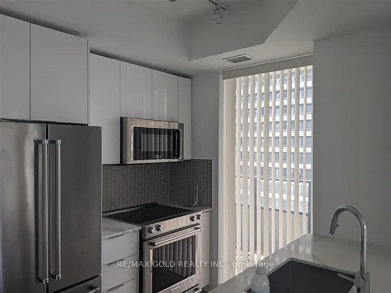 20 Shore Breeze Dr #3803 — Photo 3