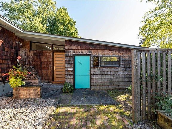 3rd image of 107 Diana Ave