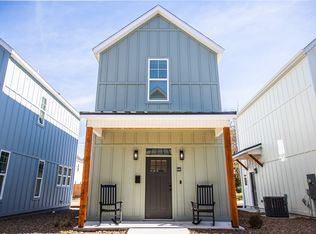 646 W Price Ave, Springdale, AR 72764
