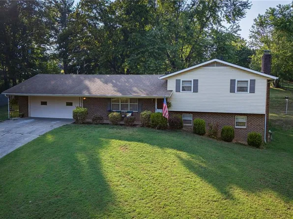 1827 June Ln, Jackson, MO 63755