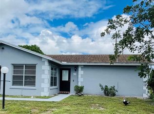 6111 Rainbow Cir, Greenacres, FL 33463